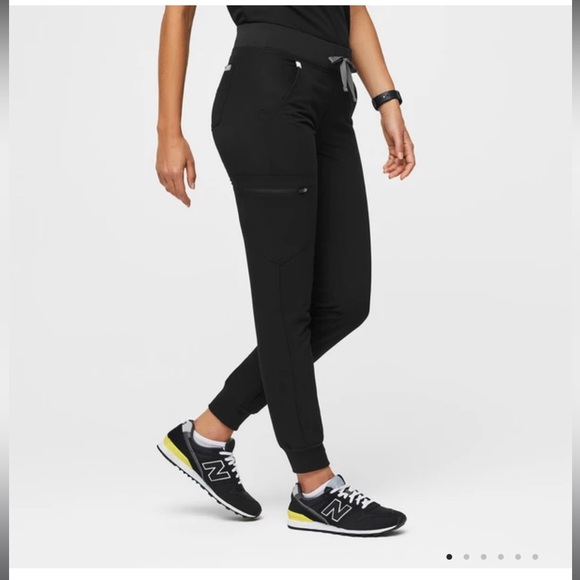 Women’s FIGS Zamora Jogger Scrub Pants - XS Petite - Black - Picture 4 of 5
